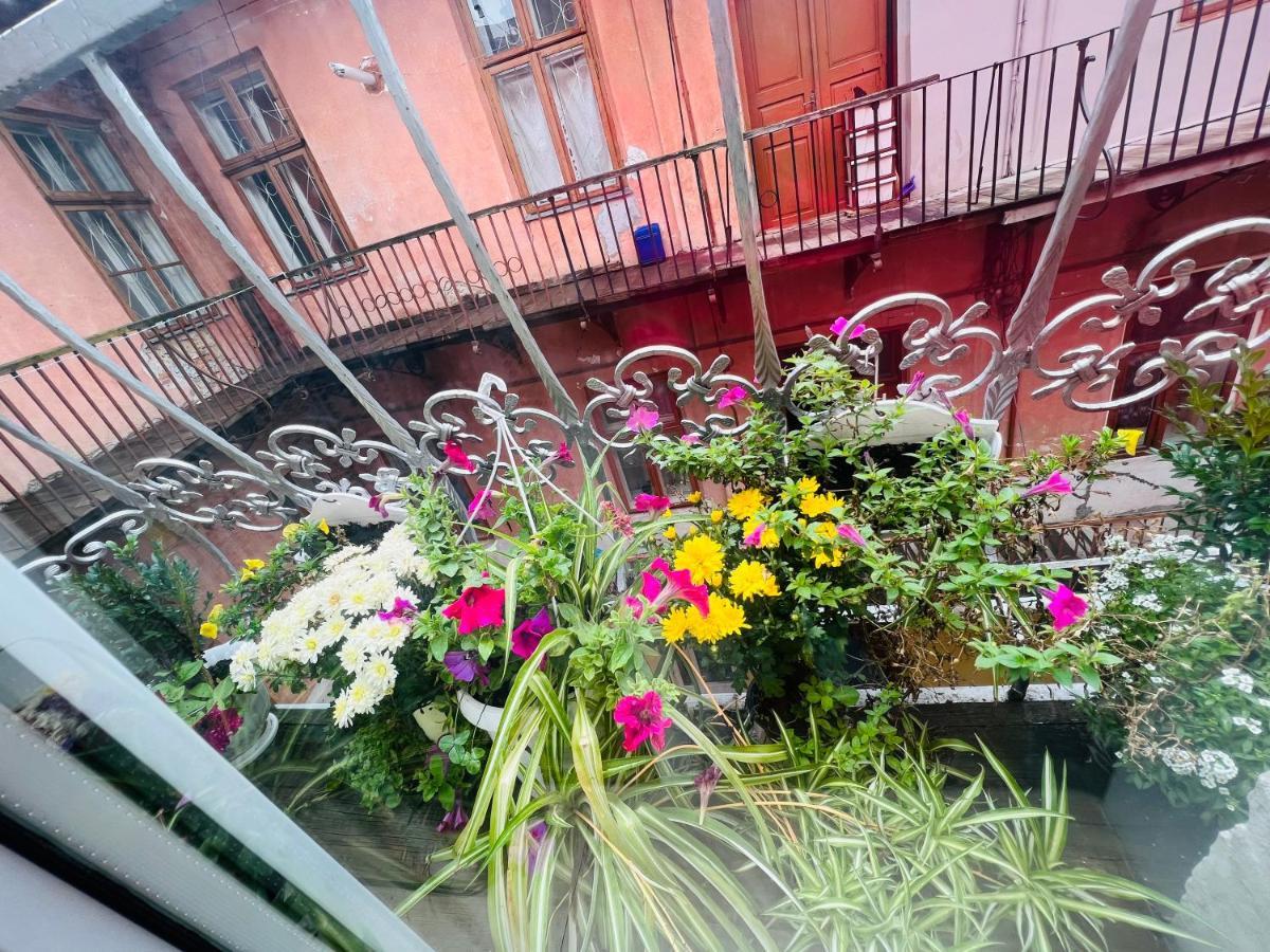 Apartment In The City Center Mini Iwano-Frankiwsk Zewnętrze zdjęcie